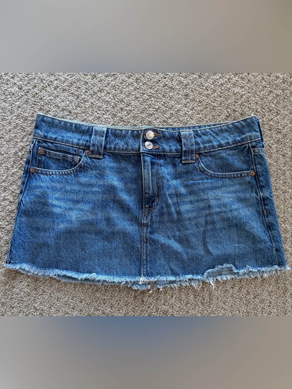 American Eagle Outfitters Low Rise Jean Mini Skirt with Frayed Hem Size 10